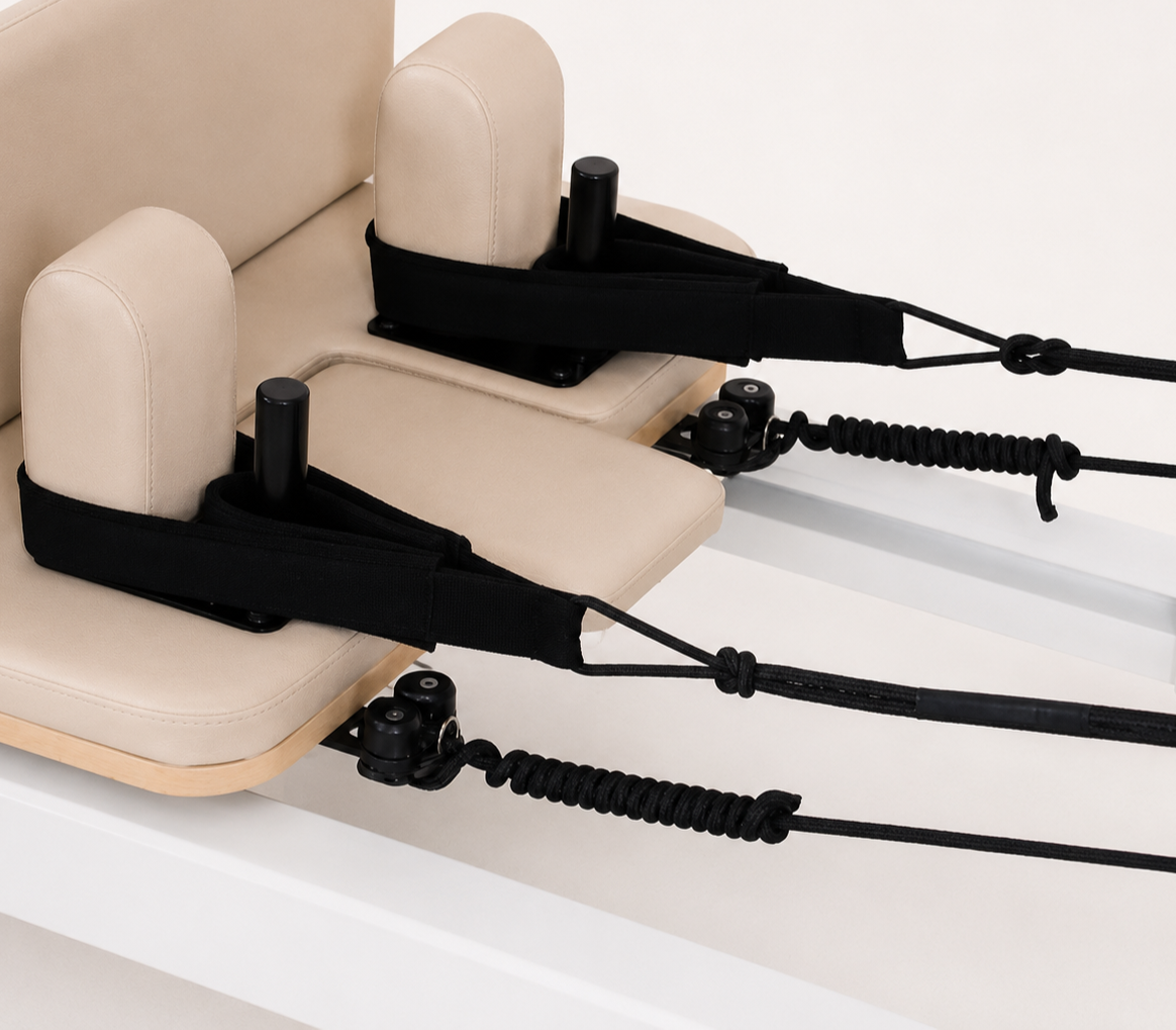 Reformer Pilates fixe en aluminium beige — Piloria Studio
