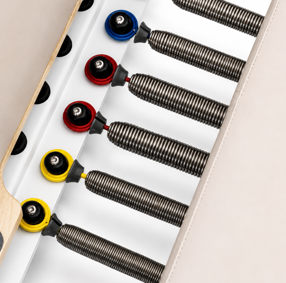 Reformer Pilates fixe en aluminium beige — Piloria Studio