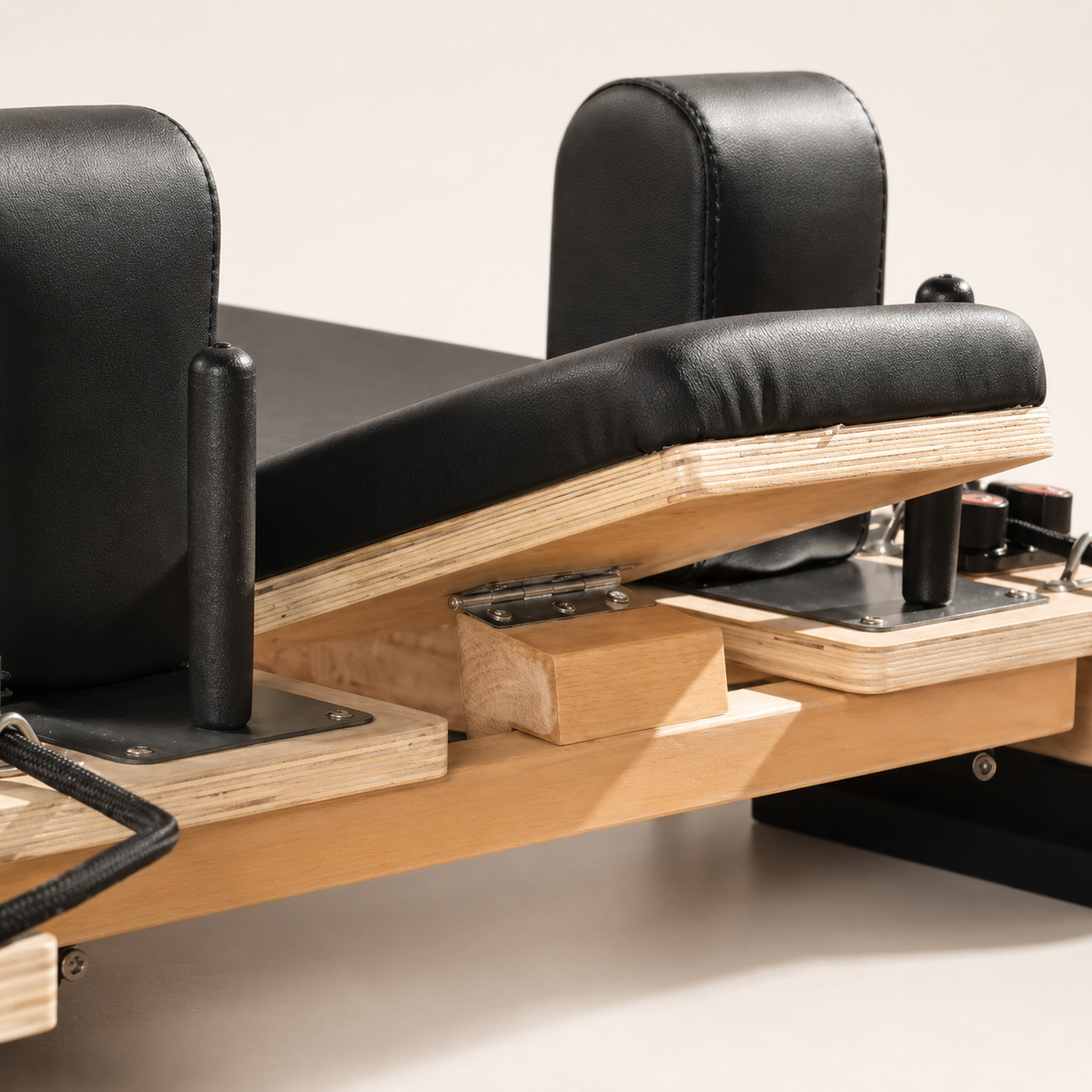 Reformer Pilates Pliable en Chêne — Noir