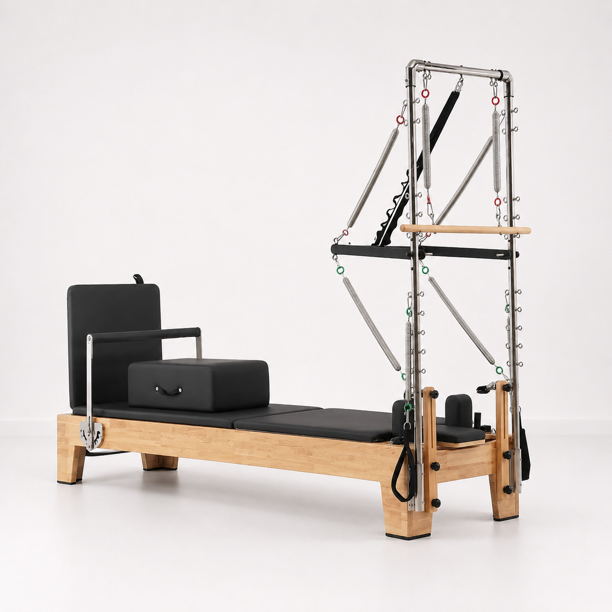 Reformer Pilates avec tour intégrée en chêne — Piloria Studio Tower