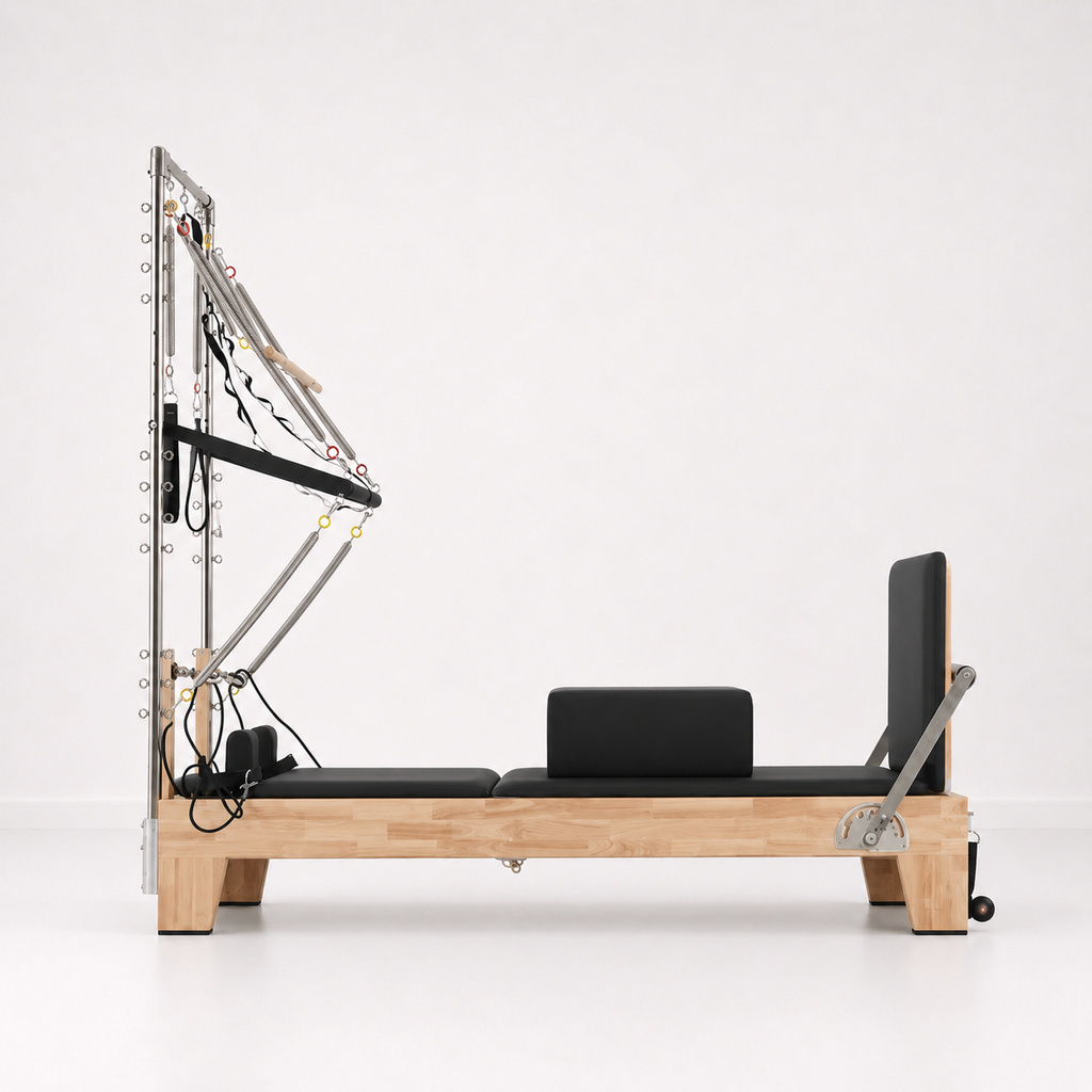 Reformer Pilates avec tour intégrée en chêne — Piloria Studio Tower
